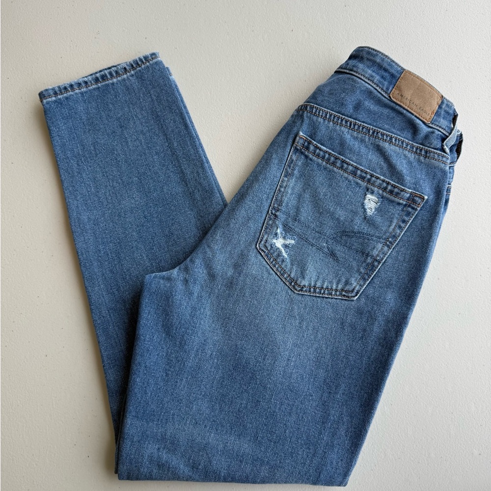 Women’s American Eagle Light Blue Comfort Stretch Waistband Ripped Mom Jeans